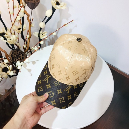 Louis Vuitton  Hats in 143911