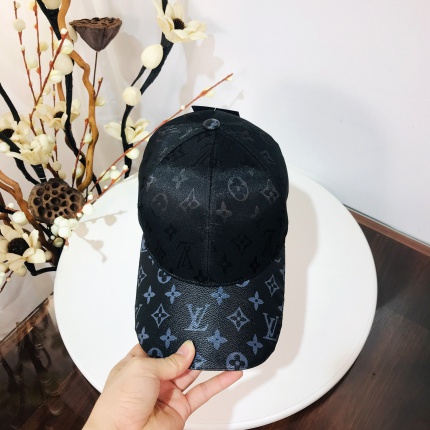 Louis Vuitton  Hats in 143912