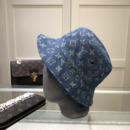 Louis Vuitton  Hats in 143918