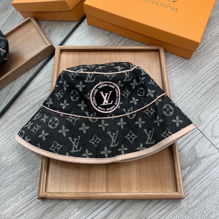Louis Vuitton  Hats in 143922