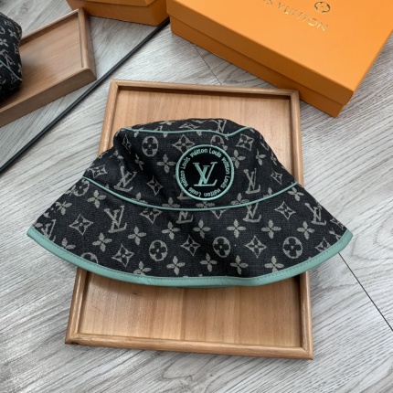 Louis Vuitton  Hats in 143924