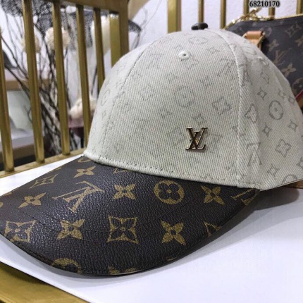 Louis Vuitton  Hats in 143927