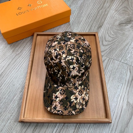 Louis Vuitton  Hats in 143937