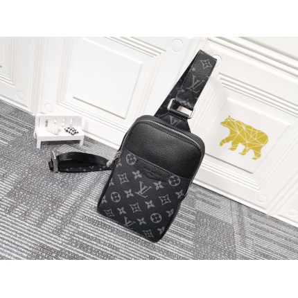 Louis Vuitton AAA+++ bags For Men in 144472