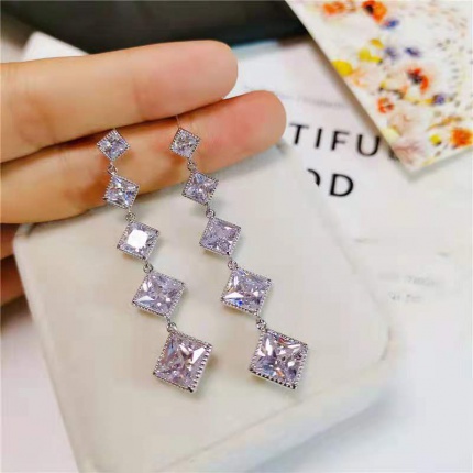 Tiffany Earring in 144728