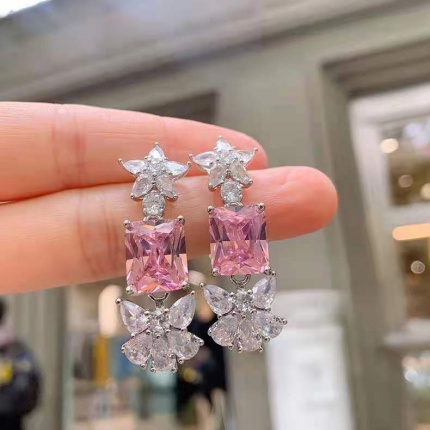 Tiffany Earring in 145256