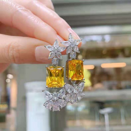 Tiffany Earring in 145257