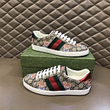 Gucci Sneakers For Men in 143715