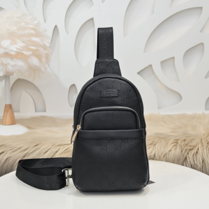 Gucci AAA Quality Crossbody Bags in 146010