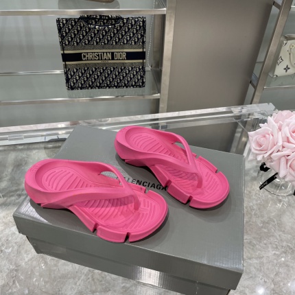 Balenciaga Sandals For Women in 146174