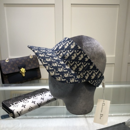 Dior Hats in 146534