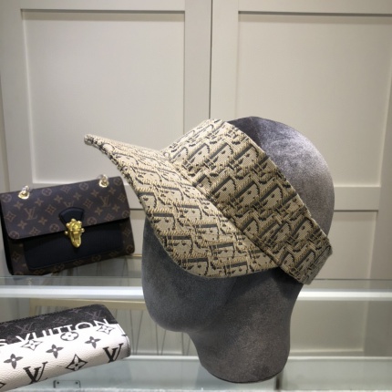 Dior Hats in 146536