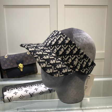 Dior Hats in 146537
