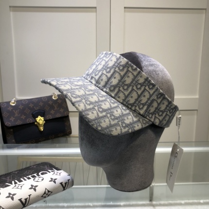 Dior Hats in 146539