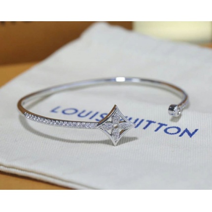 Louis Vuitton Bracelets in 146911