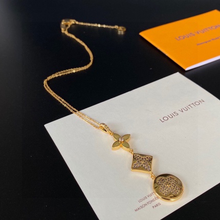 Louis Vuitton Necklace in 146924