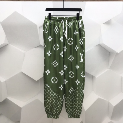 Louis Vuitton Pants in 147375