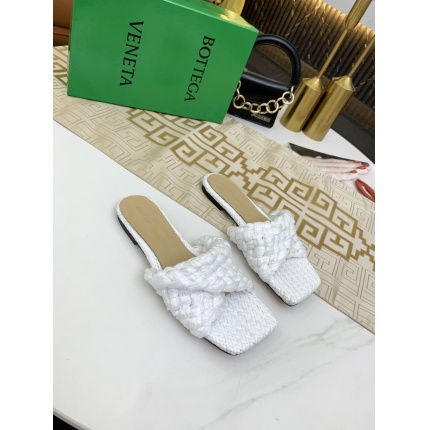 Bottega Veneta Slippers For Women in 147573