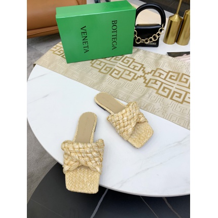Bottega Veneta Slippers For Women in 147576