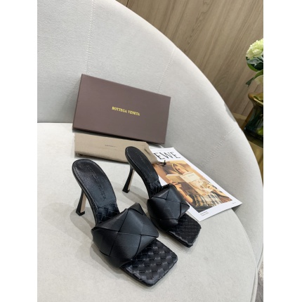 Bottega Veneta Slippers For Women in 147583