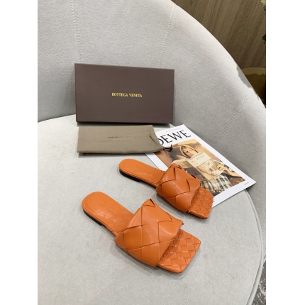 Bottega Veneta Slippers For Women in 147590