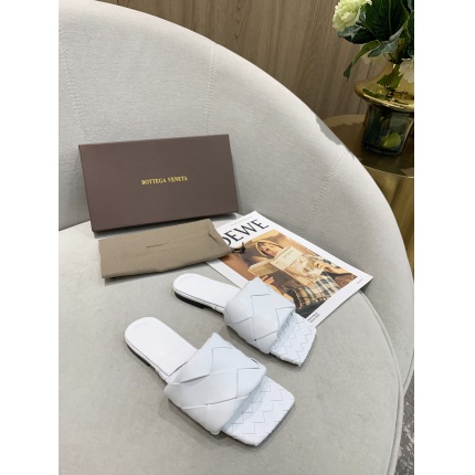 Bottega Veneta Slippers For Women in 147591