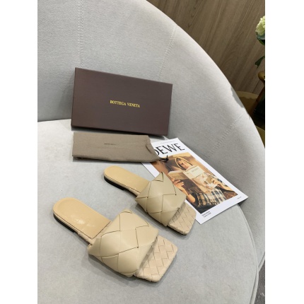 Bottega Veneta Slippers For Women in 147592