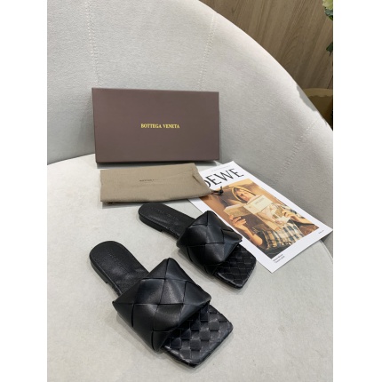 Bottega Veneta Slippers For Women in 147593