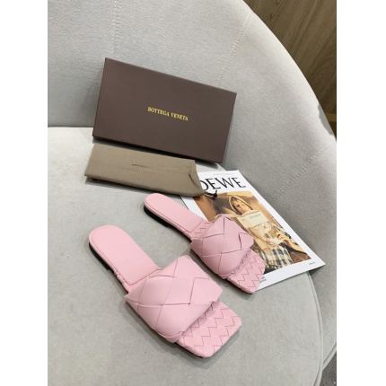 Bottega Veneta Slippers For Women in 147594
