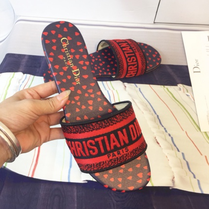 Dior Slippers For Women in 147880