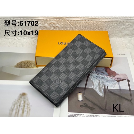 Louis Vuitton Walltes in 148958