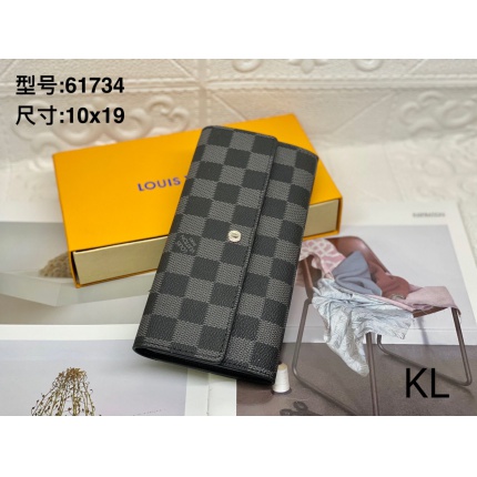 Louis Vuitton Walltes in 148963