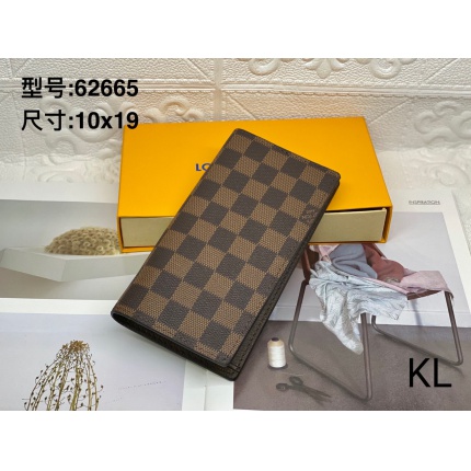 Louis Vuitton Walltes in 148965