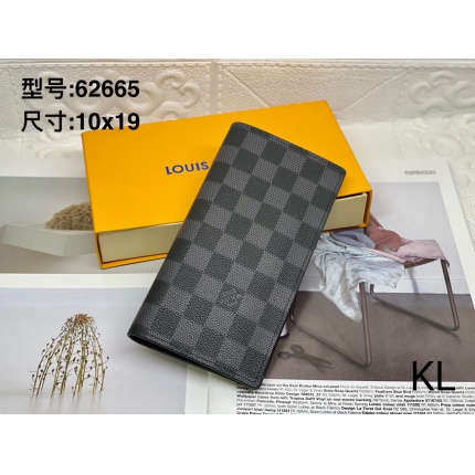 Louis Vuitton Walltes in 148967