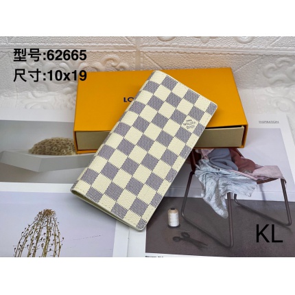 Louis Vuitton Walltes in 148968