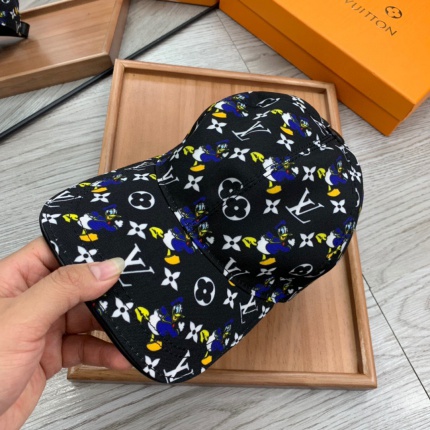 Louis Vuitton  Hats in 149092