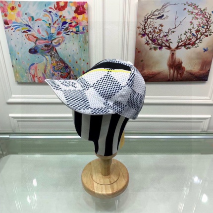 Louis Vuitton  Hats in 149096