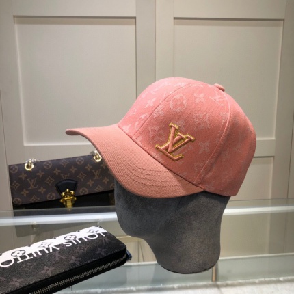 Louis Vuitton  Hats in 149102