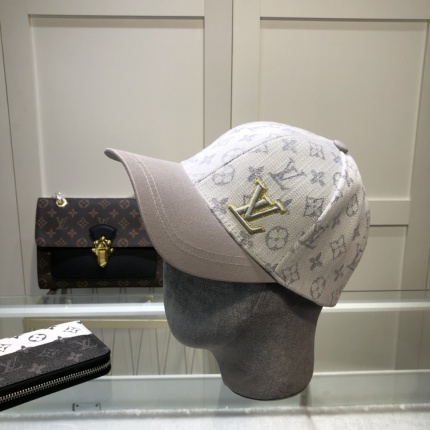 Louis Vuitton  Hats in 149104