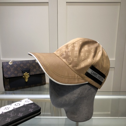 Louis Vuitton  Hats in 149105