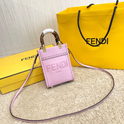 Fendi AAA+++ Handbags in 149449