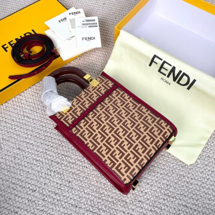 Fendi AAA+++ Handbags in 149458