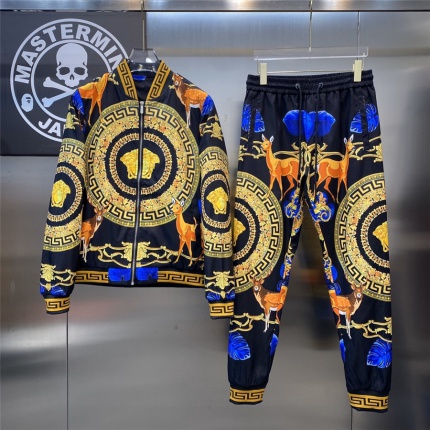 New Arrivals Versace Tracksuits For Men in 149557