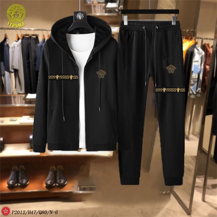 New Arrivals Versace Tracksuits For Men in 149562