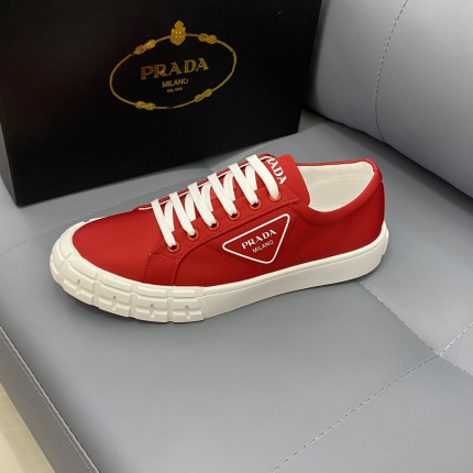 Prada Sneakers For Men in 149682
