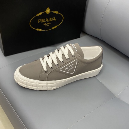 Prada Sneakers For Men in 149683