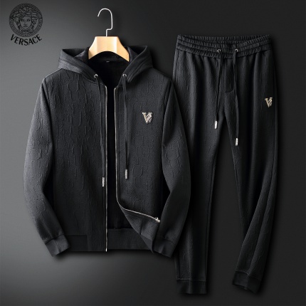 New Arrivals Versace Tracksuits For Men in 150001