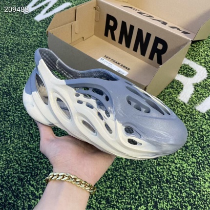 Adidas Yezzy Slides for Men in 150595