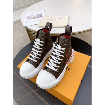 Louis Vuitton Sneakers for women in 150635