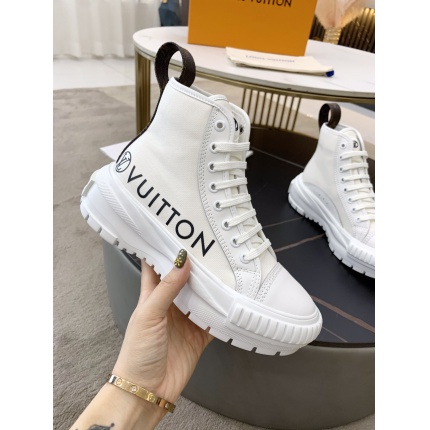 Louis Vuitton Sneakers for women in 150636